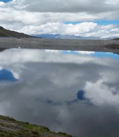 Eurofinsa construyendo futuro. Presa en Paruro.Perú