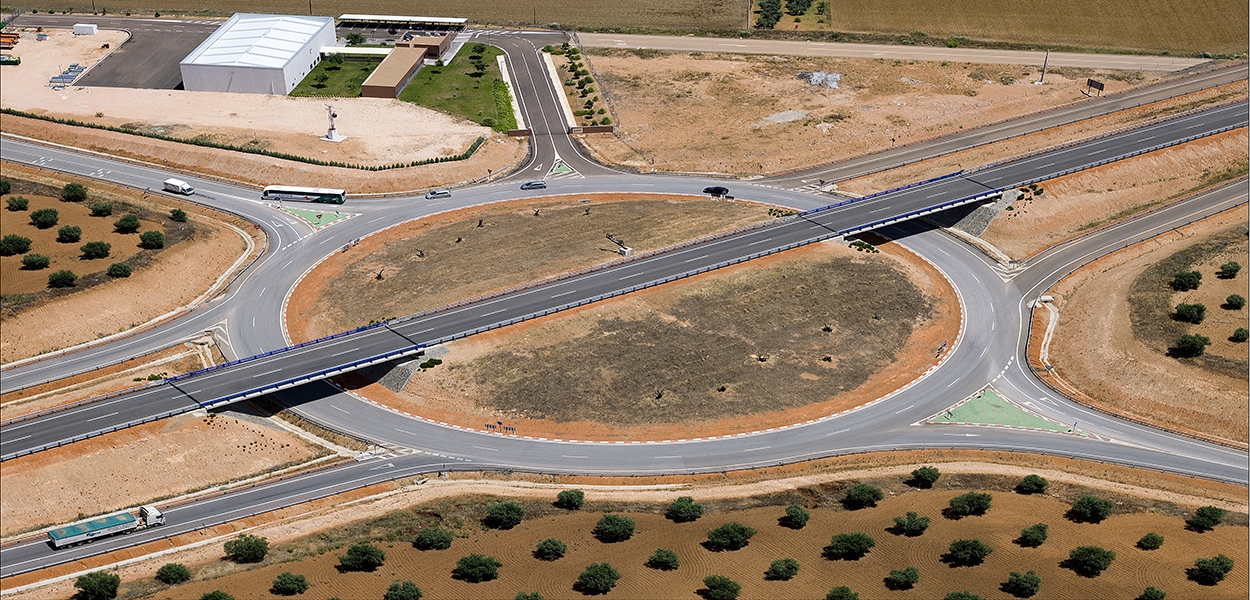 Eurofinsa construyendo futuro.Carretera variante de Albuera, Badajoz.España