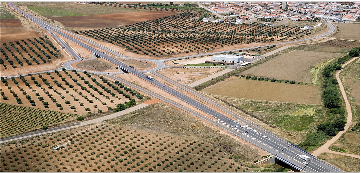 Eurofinsa construyendo futuro.Carretera variante de Albuera, Badajoz.España