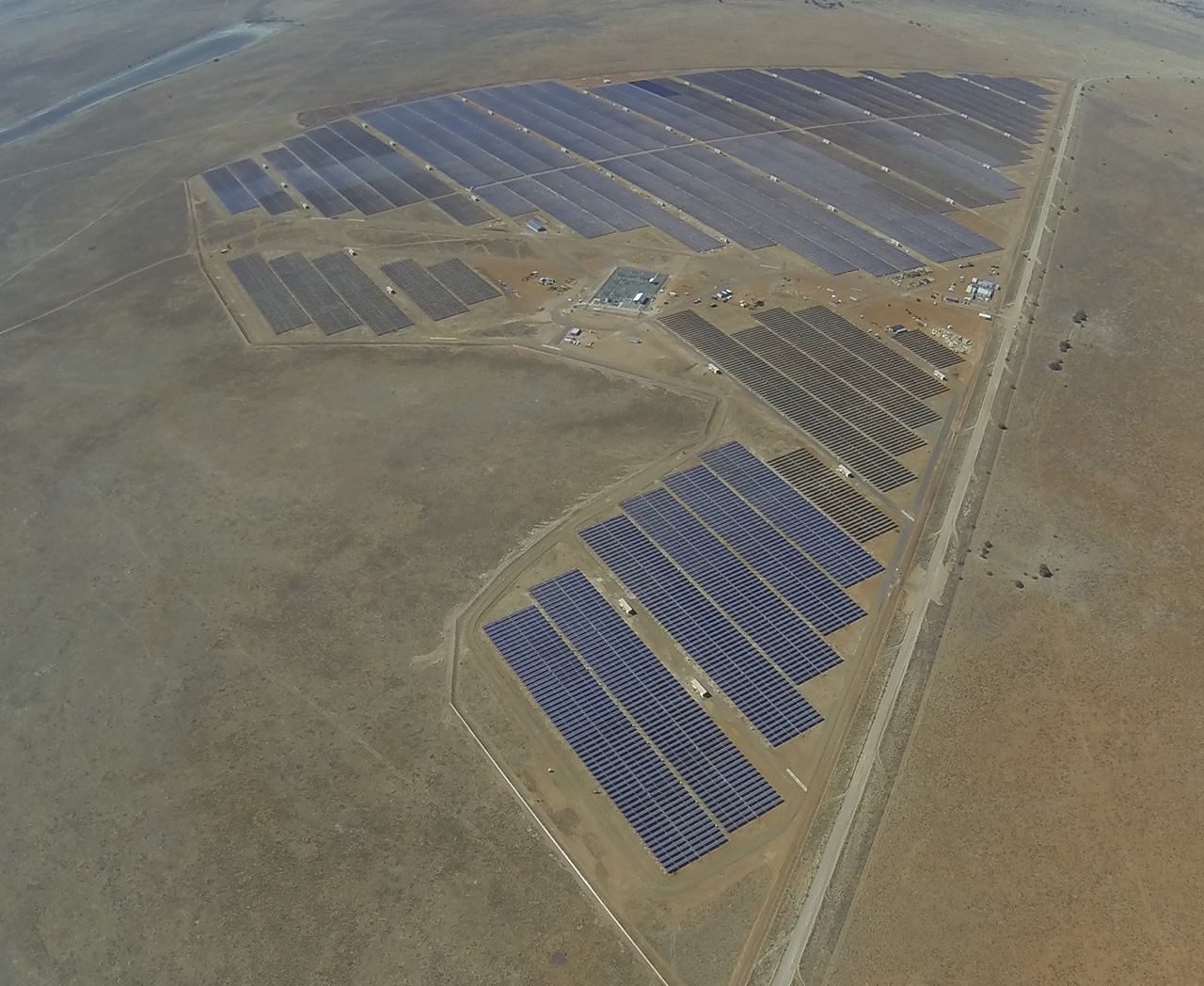 PLANTA SOLAR EN  LEJEWELEPUTSWA (BOSHOF) 