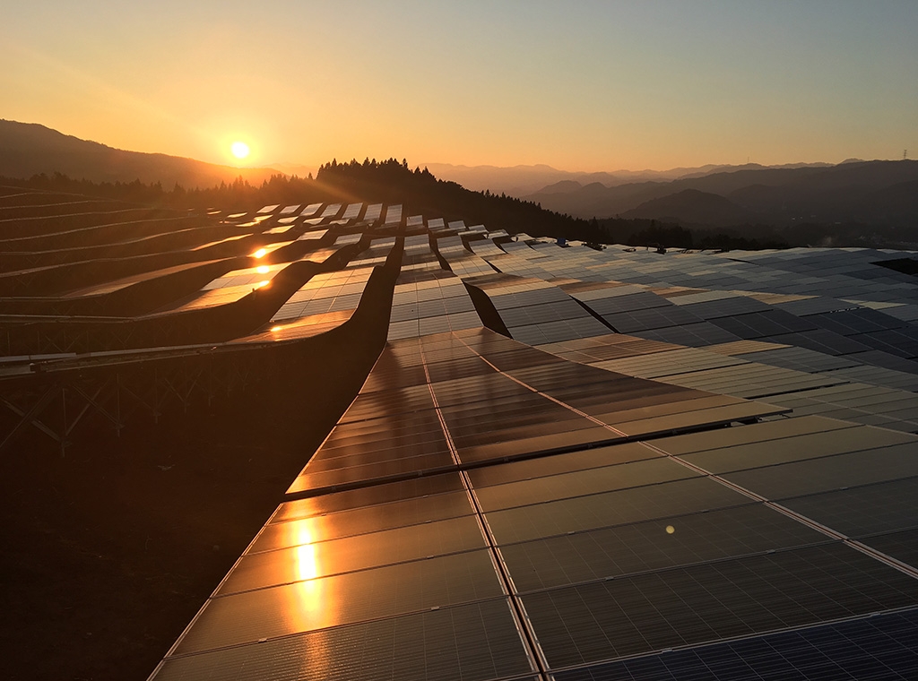 PARQUE SOLAR EN TAKAYAMA, (GUNMA)